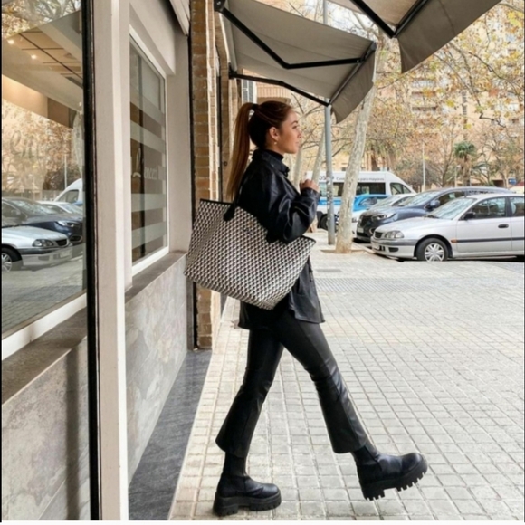 ZARA * FLARED FAUX LEATHER  PANTS BLACK Cropped Size M L XL - Picture 5 of 13